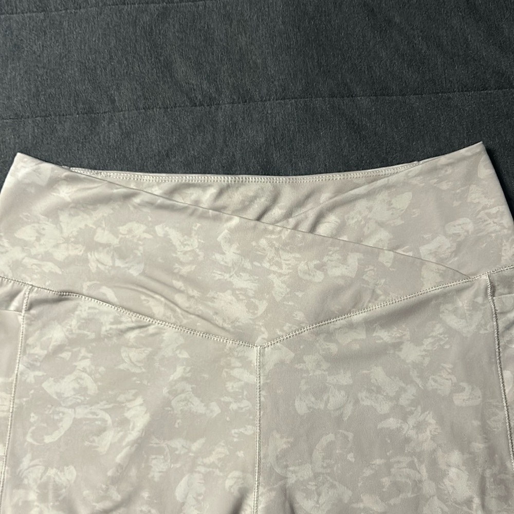 xl light camo workout biker shorts